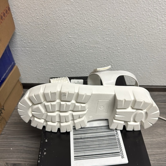 GBG LOS ANGELES premia womens ankle strap lugged sole slide sandals - Picture 3 of 6